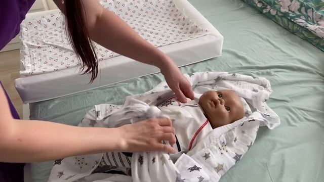 Взвешивание новорождённого электронным безменом