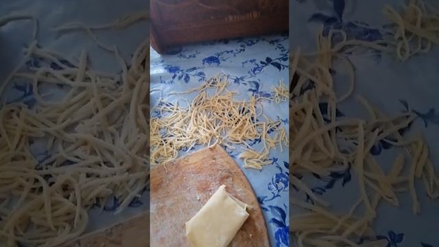 ЛАПША ДОМАШНЯЯ ИЗ ПЕЛЬМЕННОГО ТЕСТА#домашняялапша смотреть онлайн