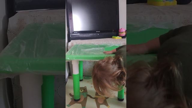 Купили ребенку новый столик. смотреть онлайн