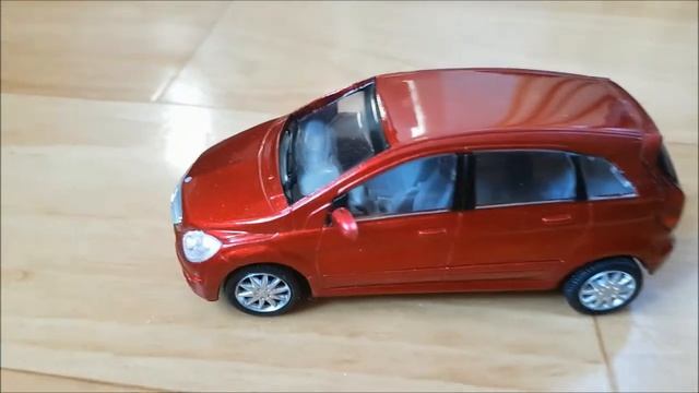 Diecast Mercedes Benz B Class 2006, 1:43 Scale смотреть онлайн