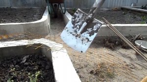 Грядки долговечные из бетона на дачном участке своими руками