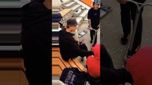 Как ПЕТЯ БОНДАРЬ делает сторис