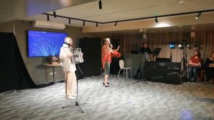 Баянист Сергей Филиппов и певица Лана Берг."На побывку едет".