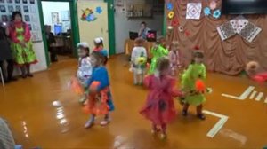 Йоча садын воспитаникше-влак. Ош пеледыш