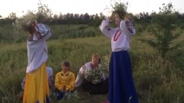 «Обряд кумления», исполняет  дуэт Дарьи и Ульяны Снеговских.