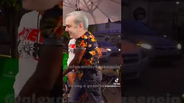 EL MEME DE ABINADE BAILANDO BACHATA ?