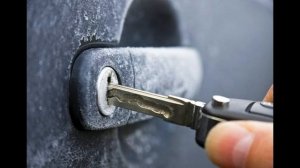 Как открыть  двери или замок автомобиля если они замерзли