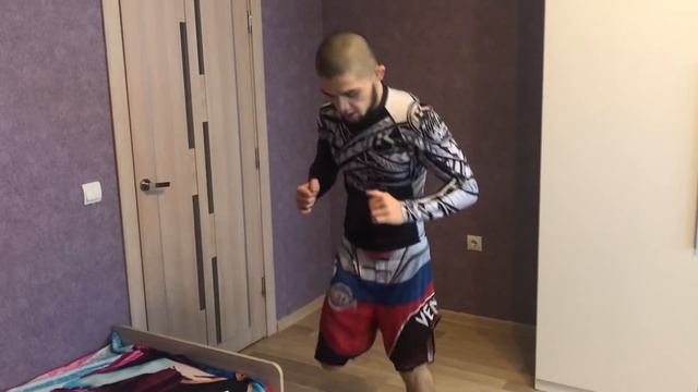 КАК ДЕРЖАТЬ СЕБЯ В ТОП ФОРМЕ ДАЖЕ В ДОМАШНИХ УСЛОВИЯХ? || MMA LIVE