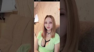 Bigo блонда с формами в салатовом