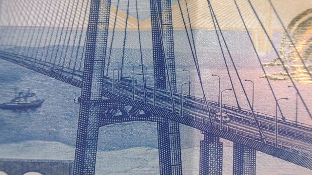 Новые деньги России. Купюра 2000 рублей 2018 года выпуска. смотреть онлайн