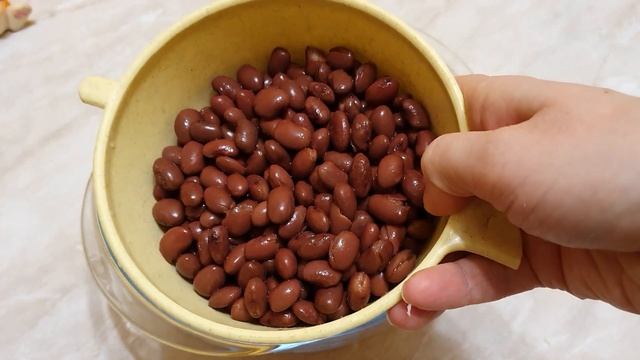 Обалденно вкусный салат с фасолью, курицей и сухариками! Простой рецепт салата