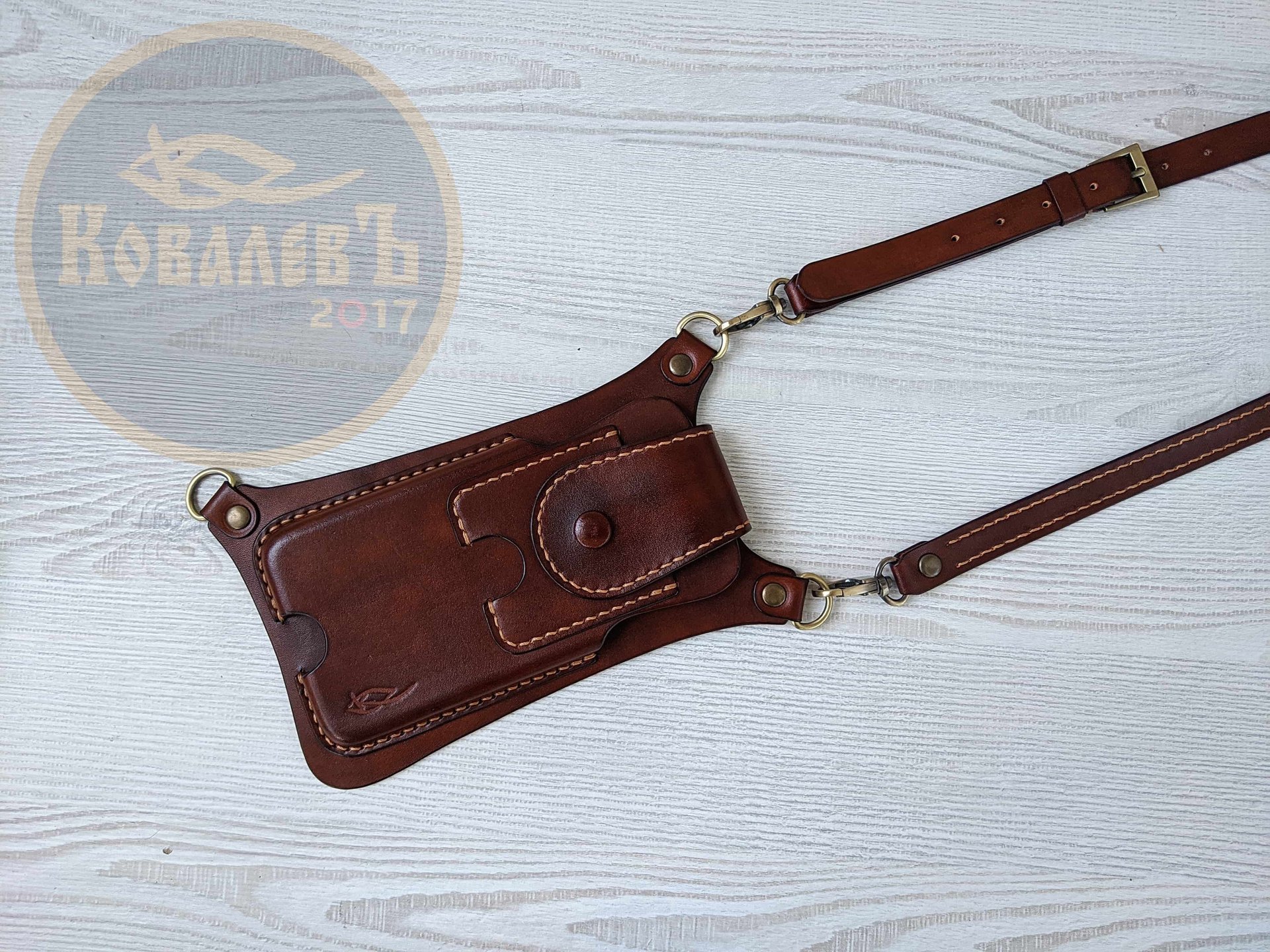 Кожаный чехол для телефона. Ручная работа. смотреть онлайн