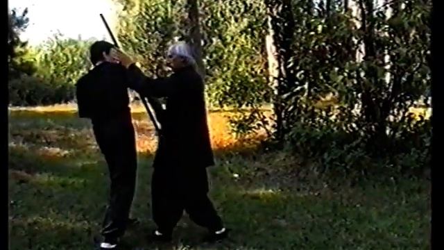 УПРАЖНЕНИЯ С ПОСОХОМ (ВИН ЧУН)