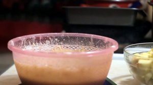 Шарлотка на сметане с яблоками