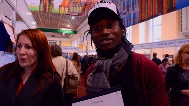 Отзыв россиянки и камерунца о книге "Уроки жонглирования булыжниками" смотреть онлайн