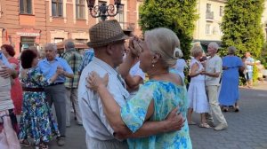 Танцуем под романс "Белой акации гроздья душистые!"