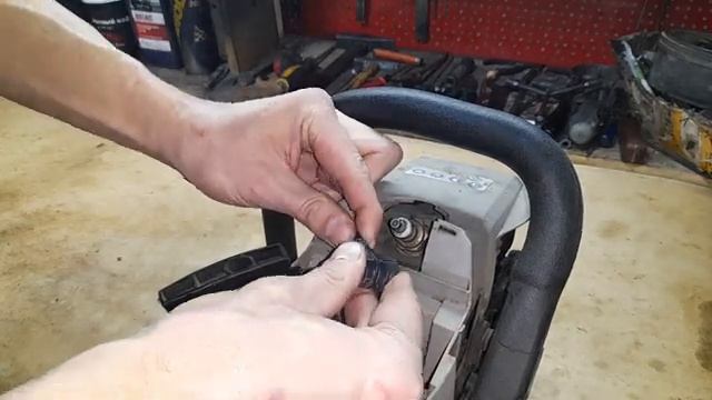 Слетел колпачёк свечи на бензопиле, бензокосе - как поставить смотреть онлайн