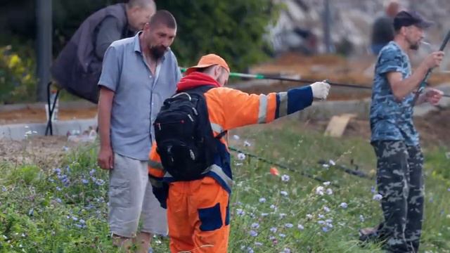 ПРИТВОРИЛСЯ новичком НА РЫБАЛКЕ! Ловил на MMs! Красная на ЩУКУ Зеленая на КАРАСЯ : Рыбаки выпали