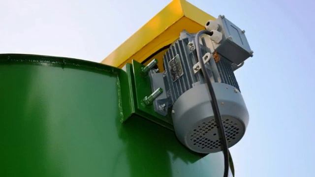 Смесители сыпучих кормов вертикальные M-ROL 1,5т/ч