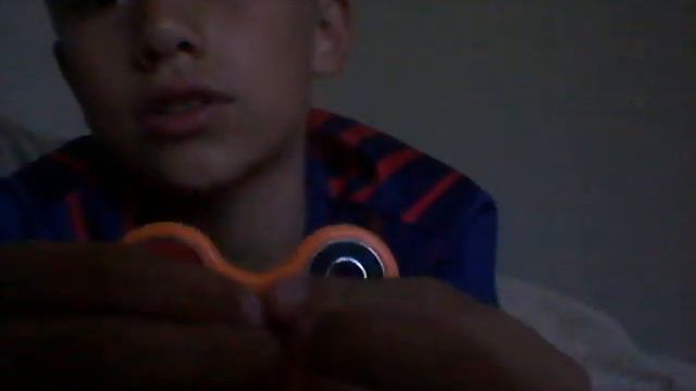 КАК КРУТИТЬ СПИННЕР ОДНО РУКОЙ?|ШКОЛО Г смотреть онлайн