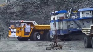 Самый большой в мире карьерный самосвал