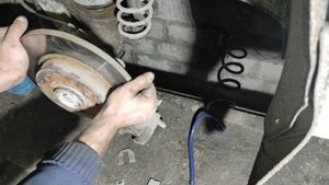 Замена тормозных дисков Volkswagen Transporter Т4+Как вдавить поршень