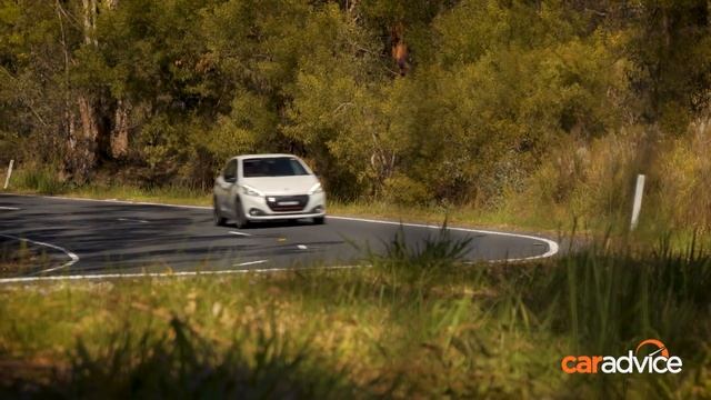 Peugeot 208 GTI Edition Definitive review смотреть онлайн