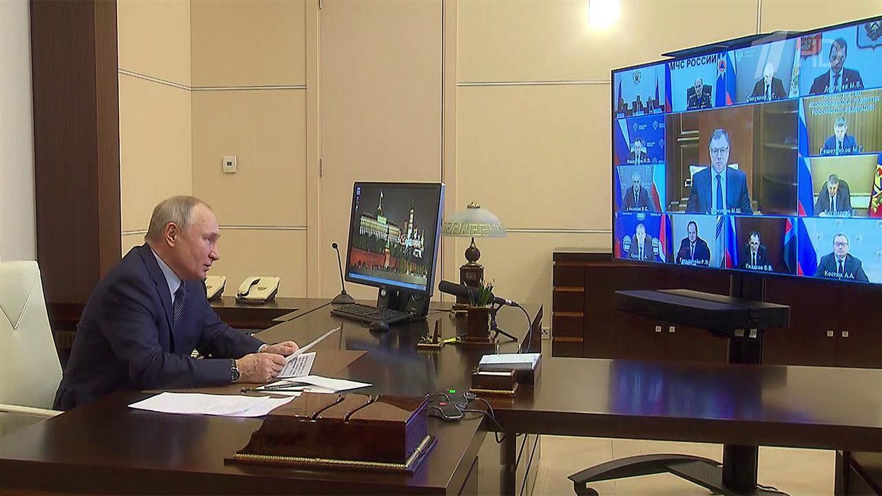 Владимир Путин провел совещание по восстановлению жилья, разрушенного националистами