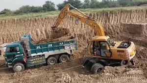 hyundai 170 loading dump truck.
