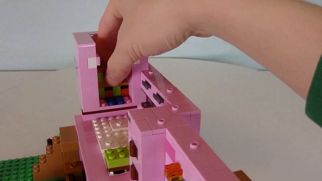 The Pig House 21170  LEGO Minecraft 2021 Review!