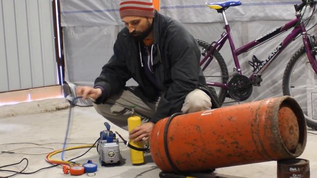 Заправка маленького баллона пропаном - делаем переходник . Пропановый газовый баллончик заправка смотреть онлайн