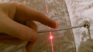 Штукатурные маяки в ванне и туалете. Штукатурка стен