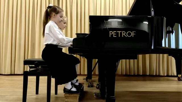 Ю. Весняк «В деревне» из детской сюиты. смотреть онлайн