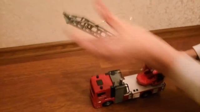 Игрушечная пожарная машина
