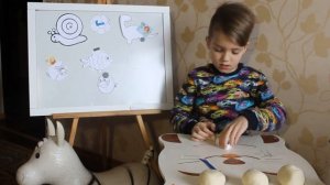 Вырезаем фигуры из соленого теста. Развитие мелкой моторики.