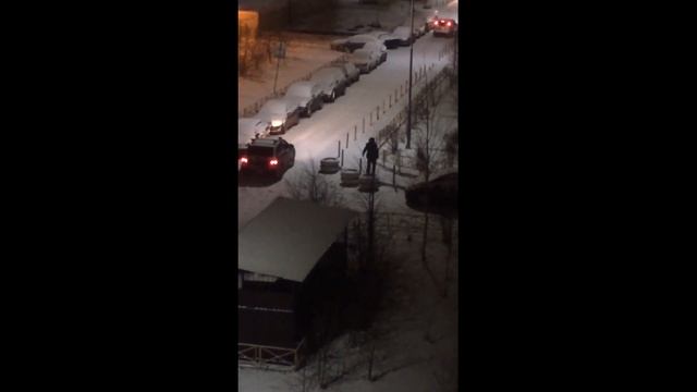 Неадекватное поведение прохожего в Твери смотреть онлайн