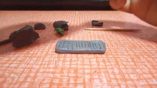 Лепим клавиатуру из пластилина. смотреть онлайн