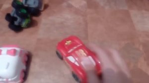 Молния Моквин помагает Робокару Поли.