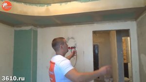 Клеим малярный стеклохолст паутинка и шпатлюем его