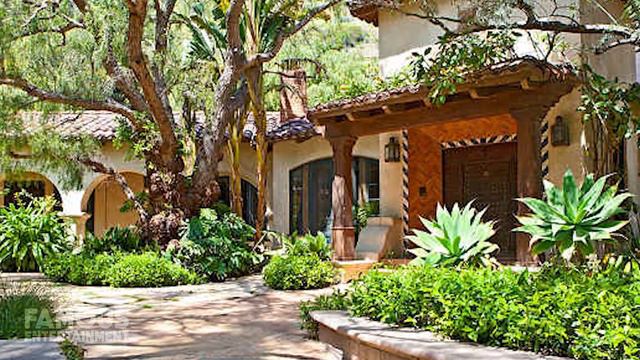 Mel Gibson | House Tour | $20 Million Malibu Mansion & More смотреть онлайн