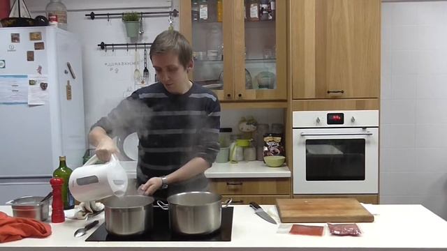 Паста мясная с овощным соусом смотреть онлайн