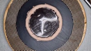 Шоколадный торт с жидкой шоколадной начинкой. Очень шоколадно и очень вкусно.