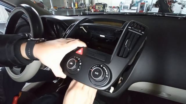 Kia Ceed 2007-2009 How To Remove Radio ,Navigation Removal смотреть онлайн