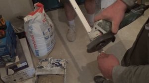 Как установить багет для натяжного потолка своими руками. Мастер класс.