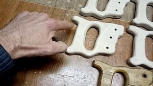 Как сделать ручки для ножовки из фанеры!!! Своими руками!!!