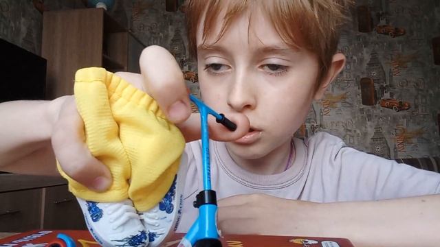 лёгкие трюки на пальчиковом самокате смотреть онлайн