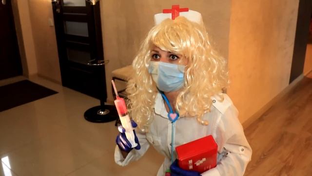 30 уколов, клизмы и капельницы: Сергей и Юля в больнице? Все серии от ЮС ШОУ смотреть онлайн