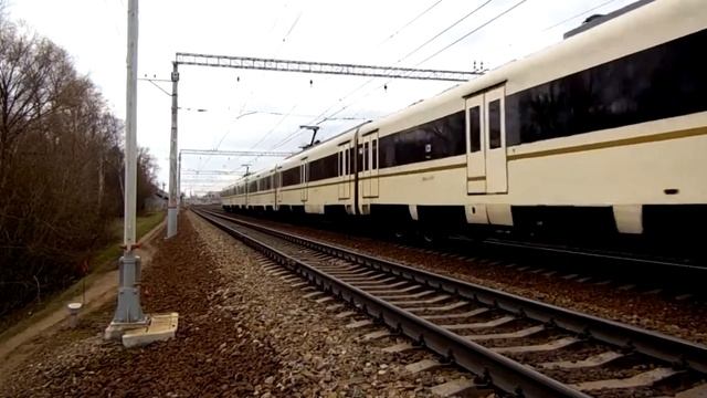 Электропоезд ЭМ4-013 (ТЧ-10) скоростной пригородный поезд "Спутник" №7216 Москва - Болшево.