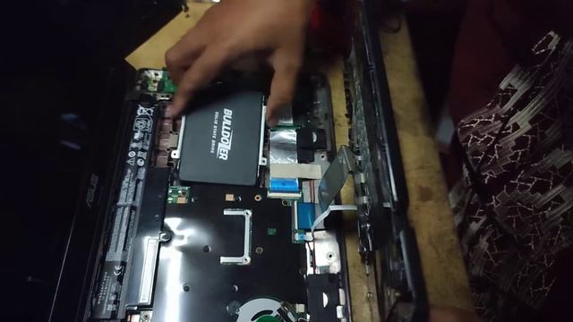 UPGRADE HARDISK KE SSD NOTEBOOK ASUS X200MA, MENOLAK PUNAH смотреть онлайн
