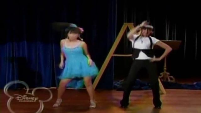 London and Antonio (...and Maddie) - "Bop to the Top" смотреть онлайн